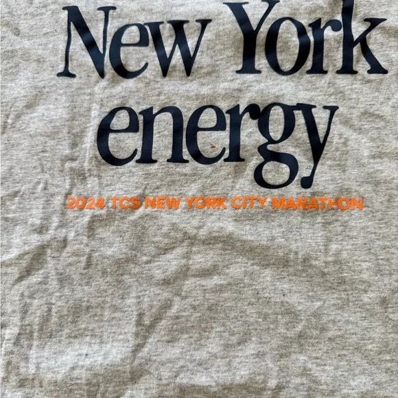 New Balance NYC Marathon 2024 Women’s Gray Graphic T-Shirt - Picture 2 of 3